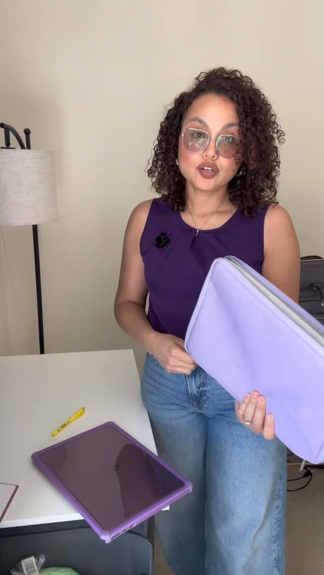 Muchos piensan que WhatsApp es solo una aplicación de mensajería…
pero para freelancers y emprendedores se ha convertido en la principal herramienta para cerrar ventas.
El problema es que la mayoría la usa de forma improvisada.
Respondes los mismos mensajes una y otra vez.
Pierdes tiempo escribiendo lo mismo a cada cliente.
Y muchas conversaciones que podrían terminar en venta… se enfrían.
Si eres freelancer o emprendedora, tu tiempo es uno de tus recursos más valiosos.
No puedes pasar horas contestando mensajes.
Por eso, en mi taller “Haz que tus horas facturen”, te enseñaré en vivo cómo optimizar WhatsApp para:
✔️ Reducir el tiempo que pasas respondiendo mensajes
✔️ Organizar mejor tus conversaciones con clientes
✔️ Crear procesos que faciliten el cierre de ventas
Porque la idea no es trabajar más horas…
es hacer que las horas que ya trabajas facturen más.
Si quieres aprender a usar WhatsApp de forma estratégica en tu negocio, comenta taller para que veas todo lo que estaremos trabajando en el taller.
#empreproductiva #manejodeltiempo #freelancers #mujerproductiva #habitospositivos