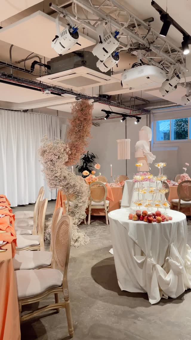 BTS of the wedding aesthetic you didn’t know you needed; peaches and cream 🍑
a day spent in a creative playground with some incredible artists bringing to life several different looks from ceremony hanging floral installs to intentional table scapes
Workshop @_thecreative.edit
Lead Planner & Designer @weddings_akilahandco
Lead Photographer @imogenevephotography
Coordinators @emma_withakilahandco
Guest stylists @flowersareforeverlondon @blissnuptials @becky_withakilahandco
Florist @burtonsblooms
Brand Photographer @joelvisphoto
Logistics & Delivery @middlemen.logistics
Cake Artist @meeramakes
Stationery @bluepumpkincalligraphy
Hair & Makeup @idomakeupandhair_
Videographer @sorciledyukova
Content Creator @bemedolia
Venue @theministry.london
Linen @northfieldslinen
Napkins @theembroiderednapkincompany
Handmade Favours @iskraray
Giant flower @granduerblooms
Wedding Bands & Jewellery @catherinemarche
Dresses & shoes @twentytwobridal
Crockery @blacksaucerstableware
Models @sarah.salmean @adxna