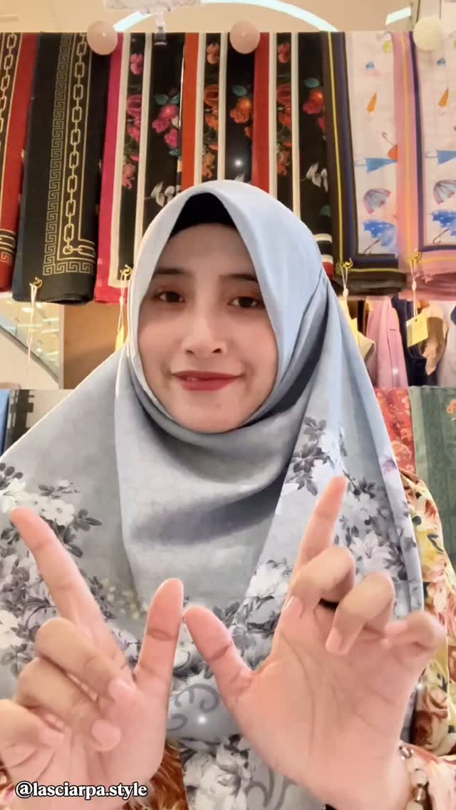 ✨ SIAP TAMPIL ANGGUN DI BULAN SUCI? ✨
Lebaran sebentar lagi, saatnya upgrade koleksi hijabmu dengan Series Lily & Tartan Mini dari La Sciarpa. Perpaduan motif Bunga Lily yang elegan dan sentuhan Tartan Mini yang chic siap bikin look kamu makin berkelas saat silaturahmi nanti.
Kenapa harus koleksi terbaru ini?
✨ Warna tidak luntur
✨ Desain original & eksklusif
✨ Bahan premium yang nyaman
🎁 PROMO KHUSUS: DISKON UP TO 30%! 🎁
Yuk, mampir ke booth kami dan rasakan sendiri kelembutan bahannya:
📍 Kuningan City Mall
📅 Sampai 15 Februari 2026
Stok terbatas dan banyak banget yang cari. Jangan sampai warna favoritmu diambil orang lain ya, Kak! See you there! 😍
#LaSciarpa #HijabStyle2026 #KuninganCityMall #RamadanSale #HijabPameran