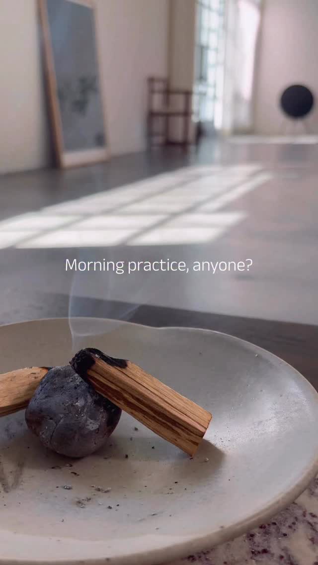 Imagine starting your mornings like this…
a moment to breath, move your body and reconnect before the day begins.
#morningyoga #frogtown #lawellness #mindfulmovement #vinyasaflow