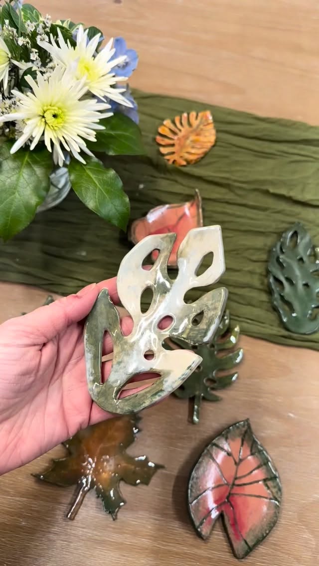 leaf to plate 🍃 how cool do these look!??
One of my fave ceramic workshops to run!
May workshops are live 😉