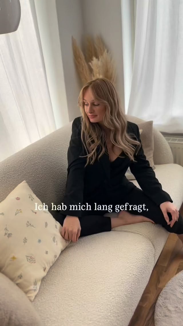 ❗️WICHTIG: Die Studie sagt NICHT, dass Deutschland voller Narzissten ist! Untersucht wurden Eigenschaften wie Statusdenken, Konkurrenz oder das Bedürfnis nach Anerkennung. Das sind menschliche Eigenschaften, die jeder in unterschiedlichem Maß hat. (Und am Ende halt auch nur 45K Menschen.)
Spannend wird’s, wenn man sich anschaut, in welchen gesellschaftlichen Bedingungen solche Merkmale stärker auftreten. Leistung, Funktionieren & Selbstdarstellung spielen dabei oft eine große Rolle.
Was solche Studien allerdings kaum zeigen, sind die Dynamiken, die viele Menschen in Beziehungen erleben. Genau über diese Muster spreche ich hier immer wieder.
Wenn dich die psychologischen Hintergründe interessieren, bleib gern hier. Genau darum geht es auf diesem Profil.♥️
📍Quelle: Studie veröffentlicht in Self and Identity (Michigan State University, 2025)
#Narzissmus #studie #beziehung #lovebombing #coabhängigkeit