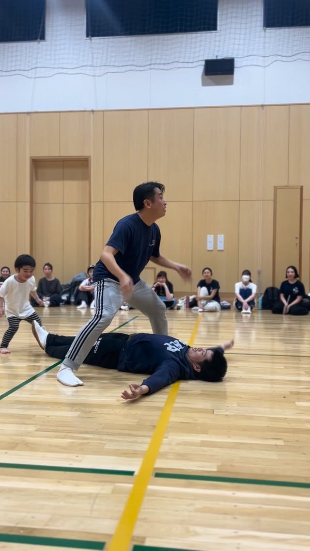 .
全体練習での一場面🎞️✨
気分は奴凧パート、、、?
ちび引き手の乱入シーンをお届けします🐯
━━━━━━