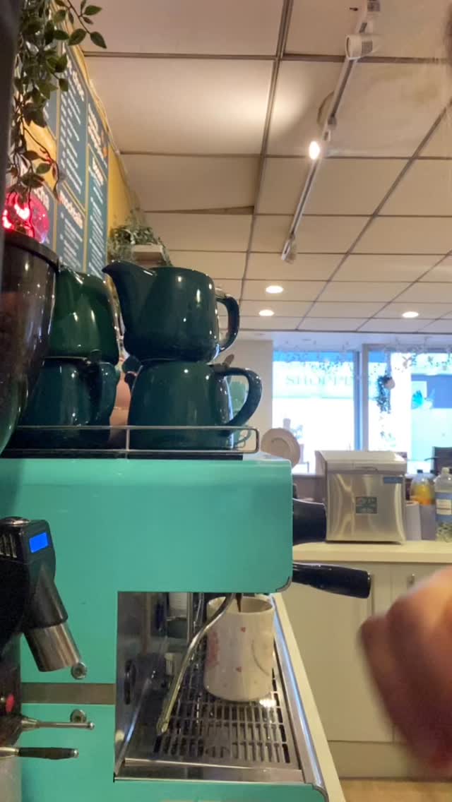 ☕️☕️☕️
When it’s Monday morning and that first cup of coffee hits you in your handpainted Ugly Duckling mug