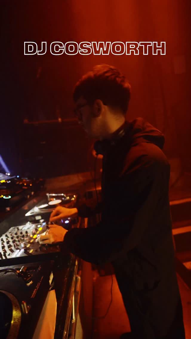 CONNECT is back this Friday — this time with none other than the man behind Hardline Sound: @deejaycosworth 🤝
UKG & House all night long.
You know the deal — support the ting: Tickets on RA, link in bio.
⏰ Friday 13.03 / 23:00 – 06:00�📍 Fitzroy, Berlin