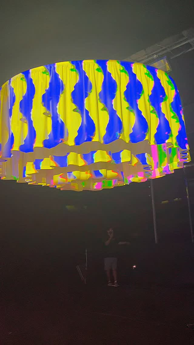 Proyección mapping 360 con 3 proyectores Panasonic 5200 lumenes láser para @inmonorecords en @mind__cl
@teseracto__
@nazercreativestudio
@mad_mapper
#mapping #projectionmapping #mappingprojection #videomapping #vjing