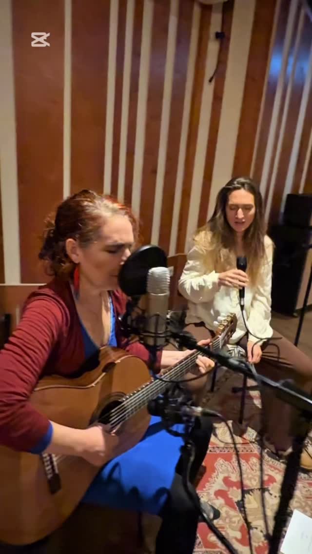 I wrote this song for you woman. You are seen, you are loved. 💜❤️💜 With special thanks to Marieke and Roger for their support in this recording 🙏🏽❤️ #womansday #womansupportingwoman #womenempowerment #women