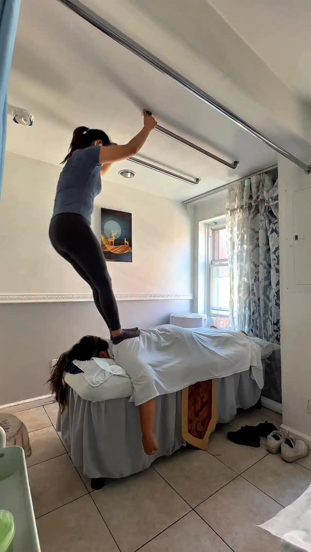 Enjoy two hours of body and foot massage for only $70!
Comes with a complementary cupping session or you can add an hour of shampoo and scalp massage for just $60 plus tips.
📍Taihuang Spa Xin Wen Zhou 24hr spa, 135-18 Roosevelt Ave, 2F, Flushing, NY, 11355
@xin_wen_zhou_24hr #nycspa #flushingsalon #nycmassage #scalpmassage