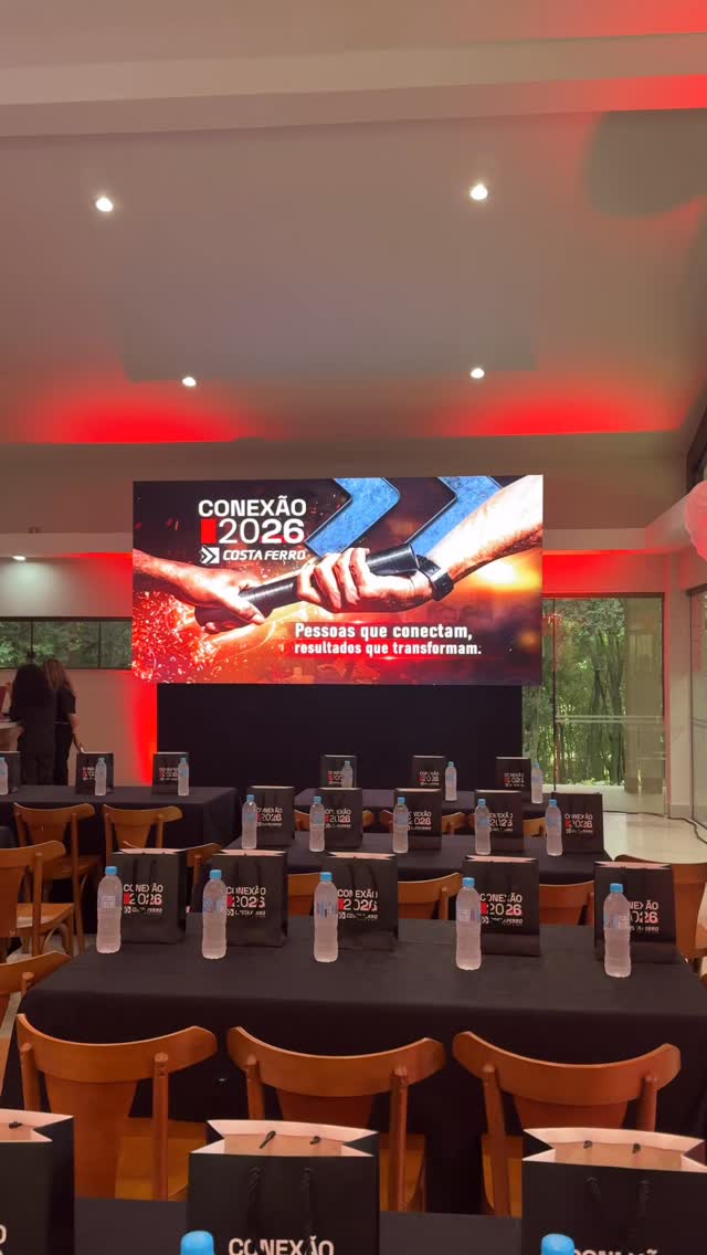 No último sábado realizamos a Conexão 2026 – @costaferroct, um evento corporativo marcado por conteúdo, conexões e uma produção técnica à altura da ocasião.
Para compor o ambiente e valorizar cada momento do encontro, instalamos Painel de LED de alta definição, utilizado tanto como fundo estático quanto para as apresentações dos palestrantes, garantindo excelente visibilidade e impacto visual.
A ambientação foi complementada com iluminação cênica nas paredes, criando elegância ao espaço.
Enquanto um sistema de sonorização de alta qualidade assegurou clareza e perfeita cobertura sonora para todo o público presente.
⭐️Ariel Som e Luzes - Tecnologia, estética e precisão para transformar eventos em experiências memoráveis.
📹: @pinat_made