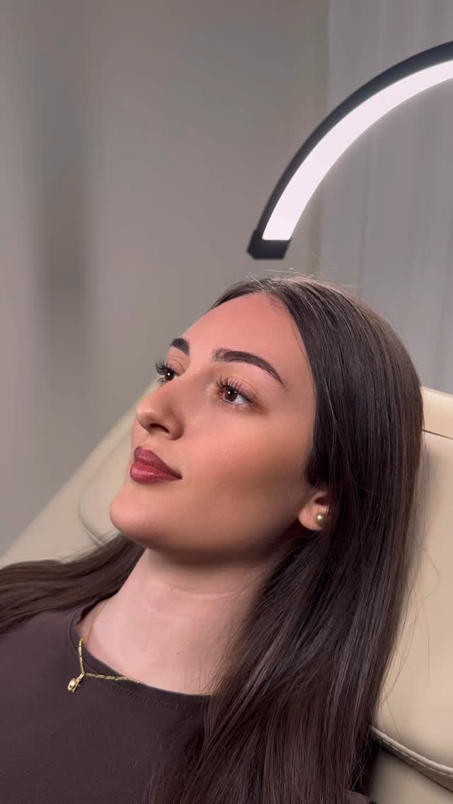 YOUR LASHES - BUT BETTER ❤️🔥
Mit einem Lashlift verleihst Du Deinen eigenen Wimpern den perfekten Schwung, wachst jeden Morgen mit traumhaften Wimpern auf und kannst Dich für 4-6 Wochen von Mascara verabschieden 🤩
📲 Buche jetzt deinen Termin - via WhatsApp oder DM 🤎
#lashlift #permanentmakeupmünchen #browliftdeluxe #beautymünchen #yourlashesbutbetter