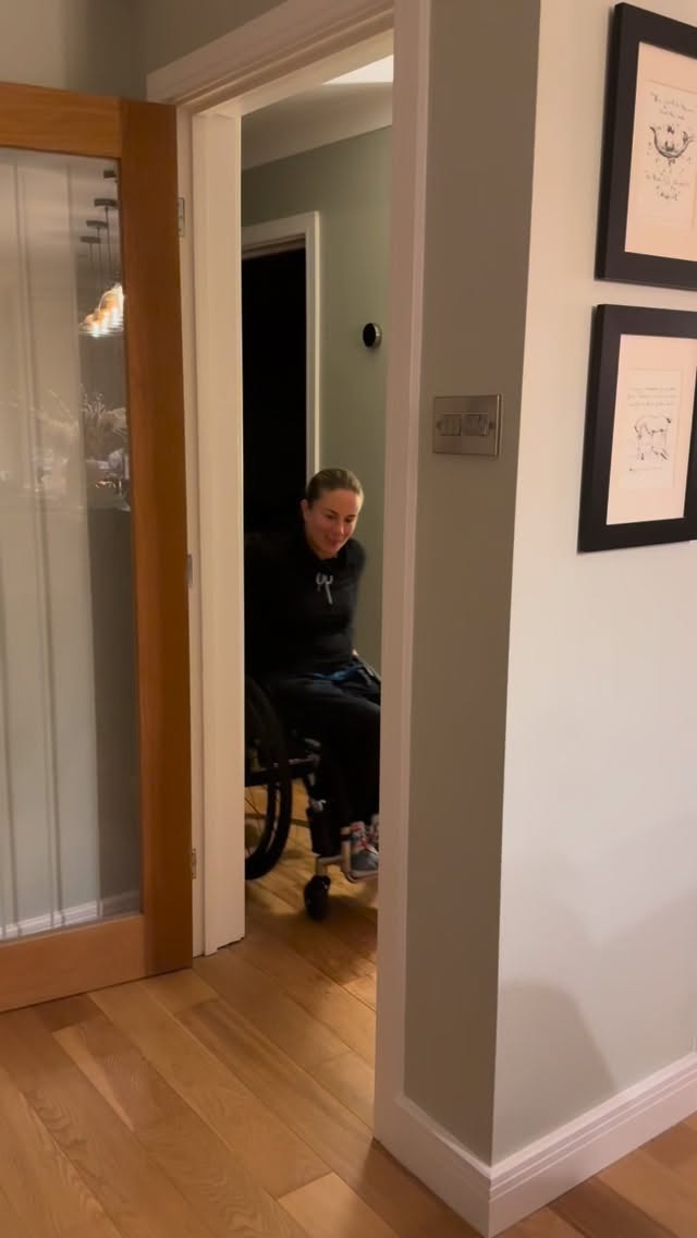 AD | Come with me as I head out to the US for three weeks of back-to-back competition 🇺🇸✈️
When you’re travelling long haul, switching time zones and preparing for long match days, recovery becomes just as important as the training itself. That’s why I’ve been making sure my recovery starts before I even get on the plane. Taking @ainslieainslie_ NIGHT POWDER helps to give me the best chance to perform, supporting my sleep, recovery and overall energy while on the road. From long travel days to tough matches, getting quality rest is key to maintaining health and staying ready to compete💪🎾
#Recovery247 #ainslieandainslie #AthleteRecovery #CompetitionMode #wheelchairtennis