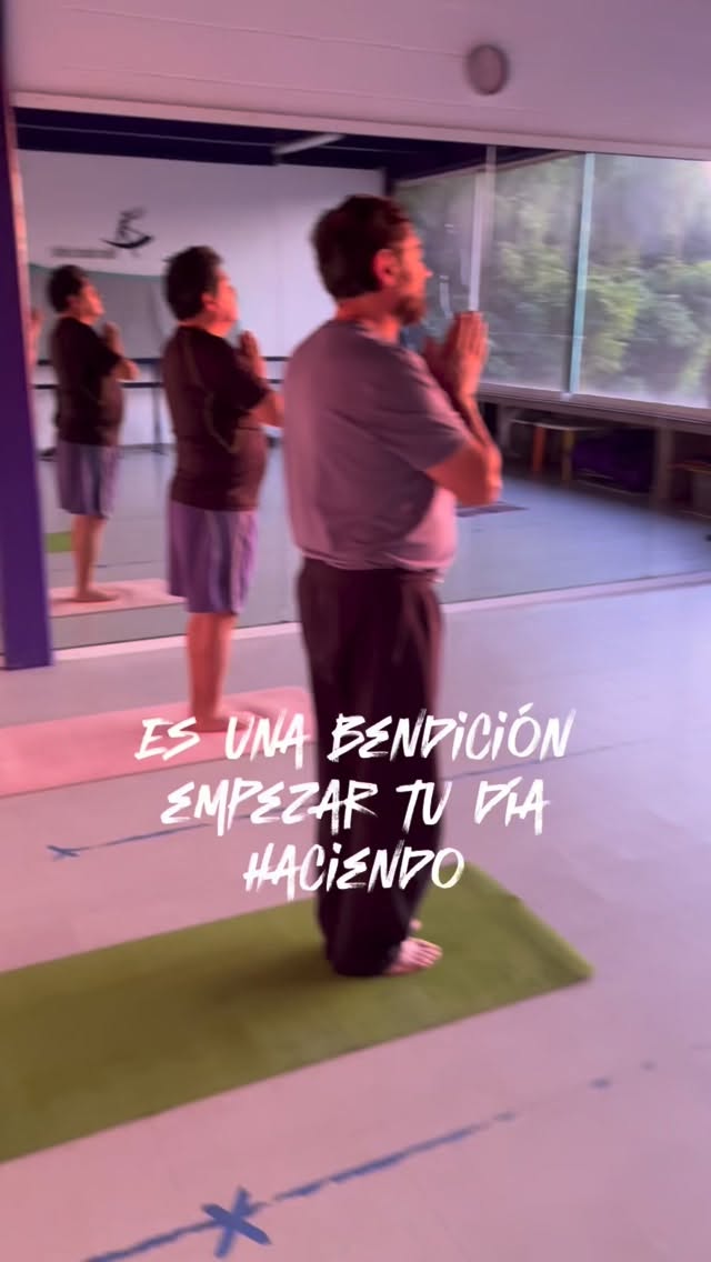 Es una bendición empezar tus mañanas haciendo yoga.
Antes de que empiece el ruido del día, te regalas una hora para respirar, moverte y volver a tu centro.
En Rou Yoga tenemos clases para principiantes, perfectas si quieres empezar a practicar o retomar tu cuerpo con calma y buena guía.
🧘♂️ Lunes a jueves
⏰ 7:00 a 8:00 am
Una práctica que despierta tu energía, aclara tu mente y cambia la forma en la que vives el resto del día.
Si llevas tiempo diciendo “quiero empezar yoga”, esta es tu señal.
**Mándame DM y te paso toda la información para unirte. #yoga #cdmx #yogaprincipiantes #matutino
