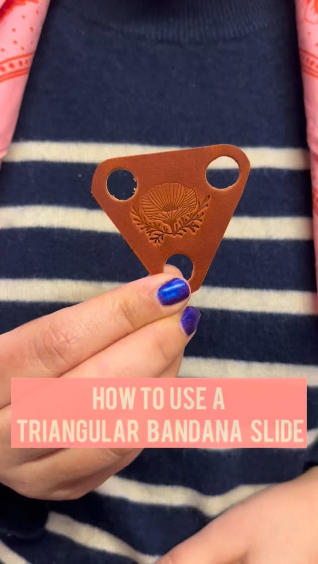 How to use a triangular bandana slide (a tutorial!)
.
.
.
#tutorial #bandanastyling #tieabandana