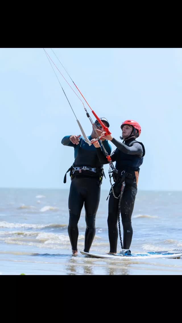 🌊 Rejoignez le Club de Kite ! 🪁
Envie de progresser et de naviguer dans une ambiance conviviale ? Le club de kite vous propose une formule idéale pour pratiquer régulièrement tout en étant accompagné.
✔️ Navigation surveillée pour rider en sécurité
✔️ 1 coaching par mois sur des thèmes variés :
– pleine eau
– découverte du caisson
– char à cerf-volant
– perfectionnement
– transitions
– premiers sauts en twin-tip
📅 De mars à octobre (hors juillet et août)
💰 Tarif : 210 €
➕ Licence club obligatoire : 72 €
➡️ inscriptions à nautisme@saint-jean-de-monts.com ou au 0251580075
Une super occasion de progresser, partager des sessions et profiter au maximum de la saison ! 🤙
