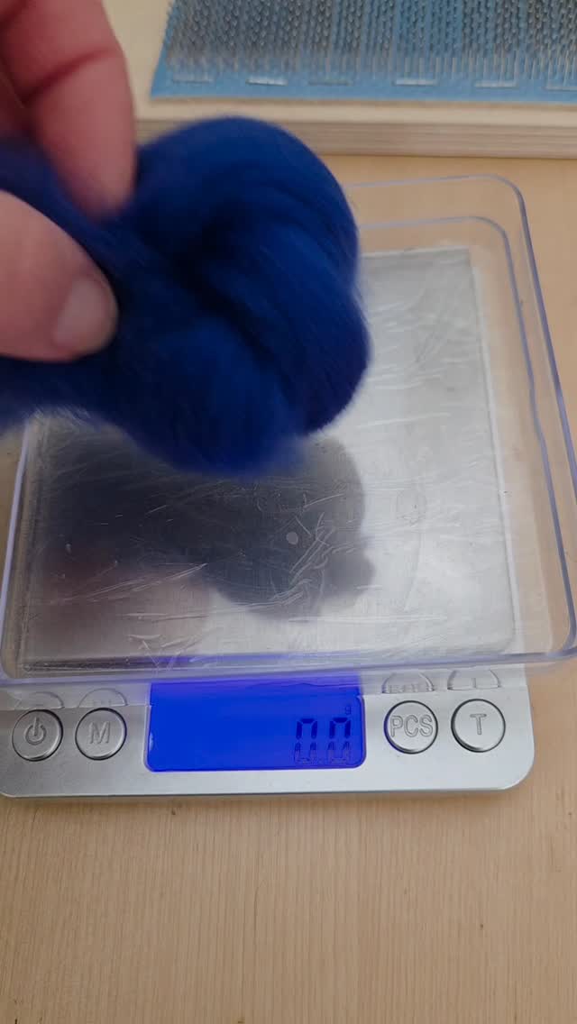 I'm in love with making my own yarn 🥰 here's a sneak peek on the process 😃
My plan is to make a new design with it, and include the recipie for the yarn - so any spinner can make it with the same colors 🤩
#makingmyownyarn #spinningmyownyarn #spinningyarn #spinningissomuchfun #makingyarn