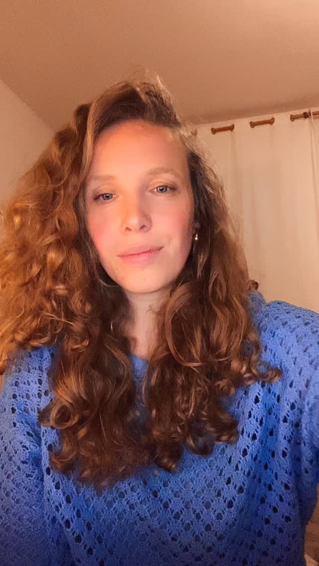 • LA TENDRESSE •
Partage brut du soir.
Avec une voix fatiguée de la journée et le mascara qui a un peu coulé.
J’ai bien envie d’essayer une version polyphonie pour la prochaine fois ✨