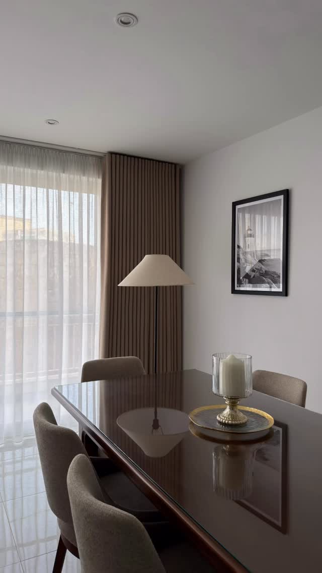 Nothing beats a timeless neutral ✨
Custom natural beige Curtains installed for our client’s living room.
.
.
.
Further information about our products:
www.kulurimalta.com
.
.
.
#LivingRoomStyle #NeutralAesthetic #InteriorReels #bespokecurtains #curtainsinstallation