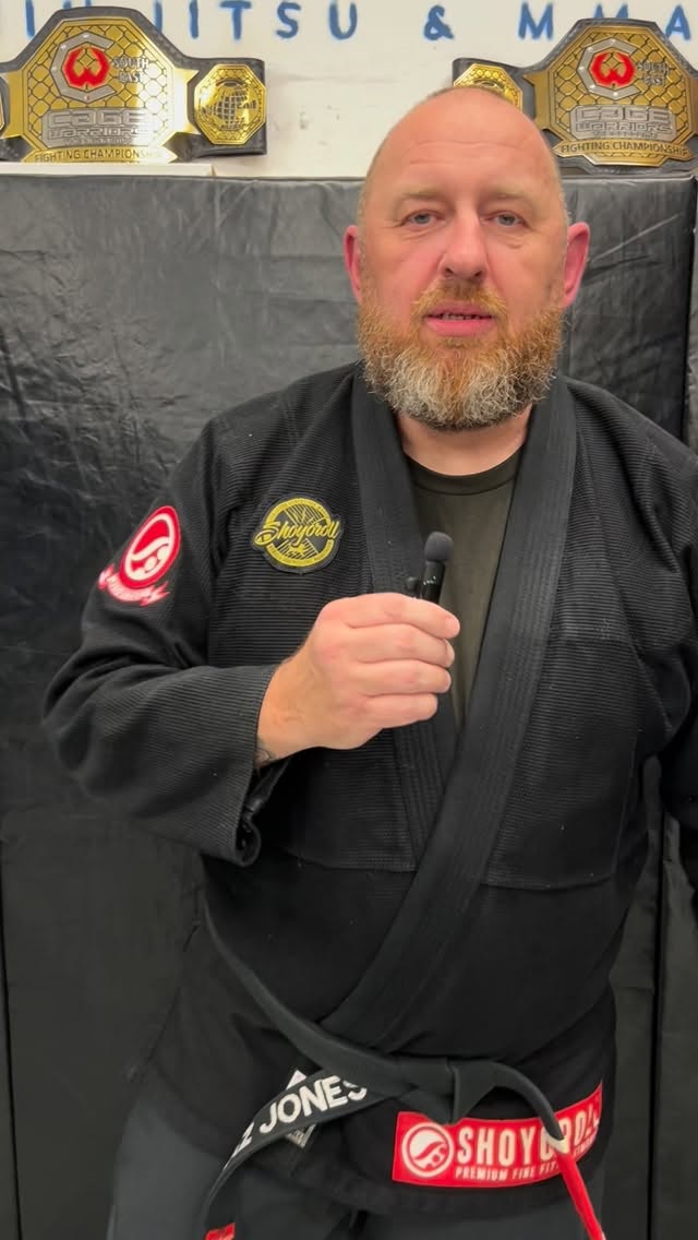 Asked every belt their favourite submission.
We cut the white belt answers for everyone’s safety
#bjj #brazilianjiujitsu #jiujitsu #baldock #hertfordshire