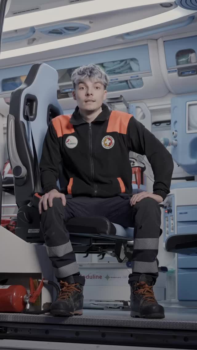 Un anno che ti cambia davvero il modo di vedere le cose.
Nel video, un nostro volontario racconta cosa ha significato per lui il Servizio Civile con Croce Bianca Città di Bergamo: imparare ad ascoltare le persone, lavorare in squadra, essere affidabile e portarsi a casa ogni giorno un pezzo di esperienza in più.
Un percorso che ti forma sul campo e ti fa crescere sul serio.
Se cerchi un anno che lasci il segno, trovi il link per candidarti in bio. 🚑
#serviziocivileuniversale #crocebiancabergamo