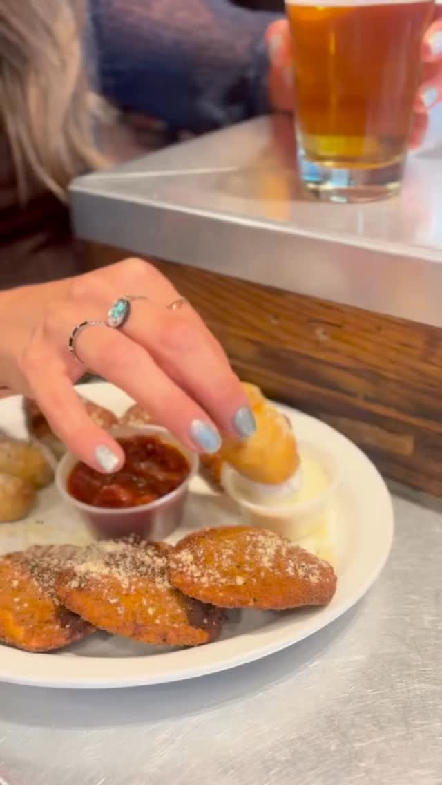 When Pizza Slayers are in the kitchen, you know the pizza is going to be good ๐๐ฅ Fresh out of the oven and ready for you.
Order now โ gapc.co
.
.
.
#greenvilleavenuepizzacompany #gapco #DallasTexas #PizzaSlayer #PizzaCompany