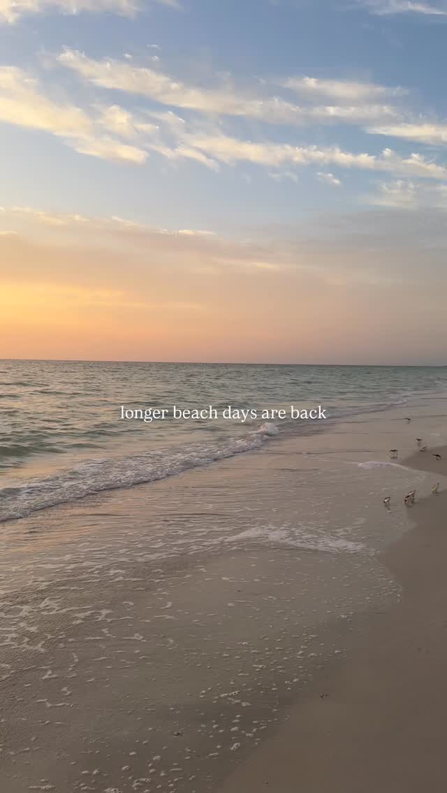 that 7:30pm sunset feeling 🧡✨
Who else is ready for longer beach days!? ☀️🙋♀️
•
•
•
•
#visitflorida #floridalife #sunsets #travel #vacation
