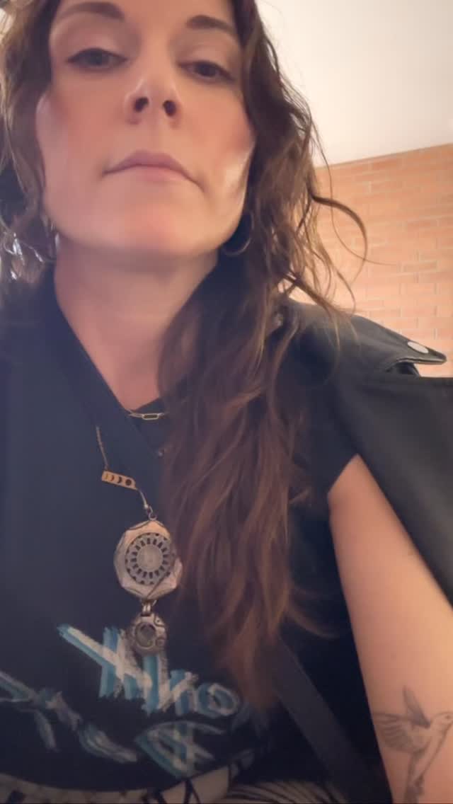 Dressed sustainably for a sustainable fashion show.
Obviously 💁🏻♀️
Marketplace. Resale. Goodwill. Owned for years. On permanent repeat.
Zero new. Zero trends chased. Zero question.
This is 5 years of reps. You don’t wake up dressed with intention. You build it.
I teach this. My clients live it.
When you close the disconnect between who you are and what you wear, getting dressed stops being a fight. It becomes a statement. Becomes your energy. You in?
What’s one piece you’ve owned for years that still says ‘I’m here to play!’? Drop it below👇