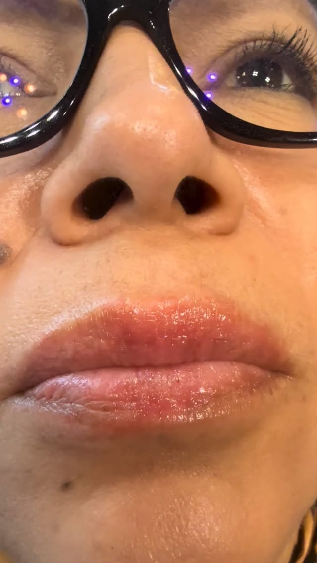 Day 2 at the International Skin Care Show ✨
Training day — teaching new aestheticians the best treatments, techniques, and tools in the industry. After 38 years in the business and nearly 100 shows, I still love sharing what really works.
Thank you @merrylaz_aesthetics_usa for having such great skin devices that aestheticians can have a thriving business because they work so well and made in the USA. Love your lip pen & serums.
lComment below if you’re looking for the Best equipment and you would like some training with me! My love language is Skin Care❤️
Comment TOOLS if you want my favorite Red Light Therapy mask, vibration plate, beauty wand, and other pro tools I trust. 💫
#esthetician #educators #travelling #skincare