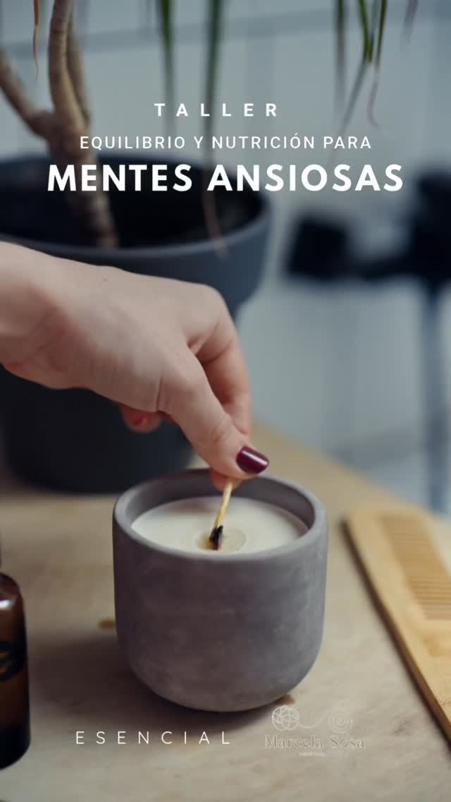 A veces la ansiedad se siente como vivir con la mente acelerada y el cuerpo cansado… como si fuera difícil encontrar un momento de calma.
Por eso creamos este taller de cocina psicoterapéutica: un espacio para detenernos, respirar y volver a nosotros mismos.
Aquí no solo vamos a cocinar.
Vamos a sentir los aromas, tocar los ingredientes, mover el cuerpo, respirar y comprender lo que ocurre dentro de nosotros cuando aparece la ansiedad.
Será un encuentro para:
- Bajar el ritmo
- Regular el sistema nervioso con respiración y movimiento
- Preparar alimentos que nutren el cuerpo y la mente
- Reconectar contigo en un espacio seguro y humano
Porque a veces habitarnos también puede empezar en la cocina, entre aromas, conversaciones y momentos de presencia.
Si sientes que necesitas un espacio para ti, este encuentro puede ser ese lugar.
📩 Escríbeme por mensaje directo para más información
Cupos limitados.
#cocinaterapeutica #ansiedad #volveraloesencial #medellincolombia #sistemanervioso