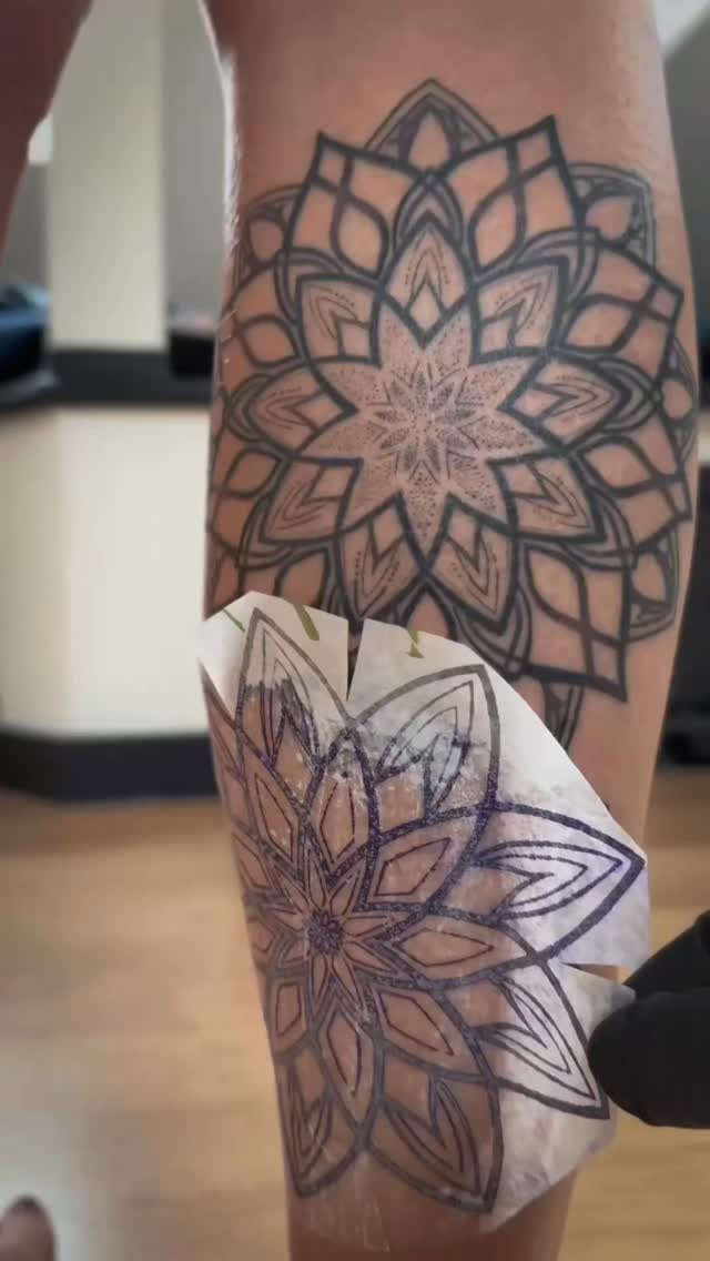 Line by line, we are almost complete. One more session with Amy on this spinner. Oh how I love to feel the wheels turn 🌀 Endlessly thankful to create beauty with you darlings. What is your joy today?