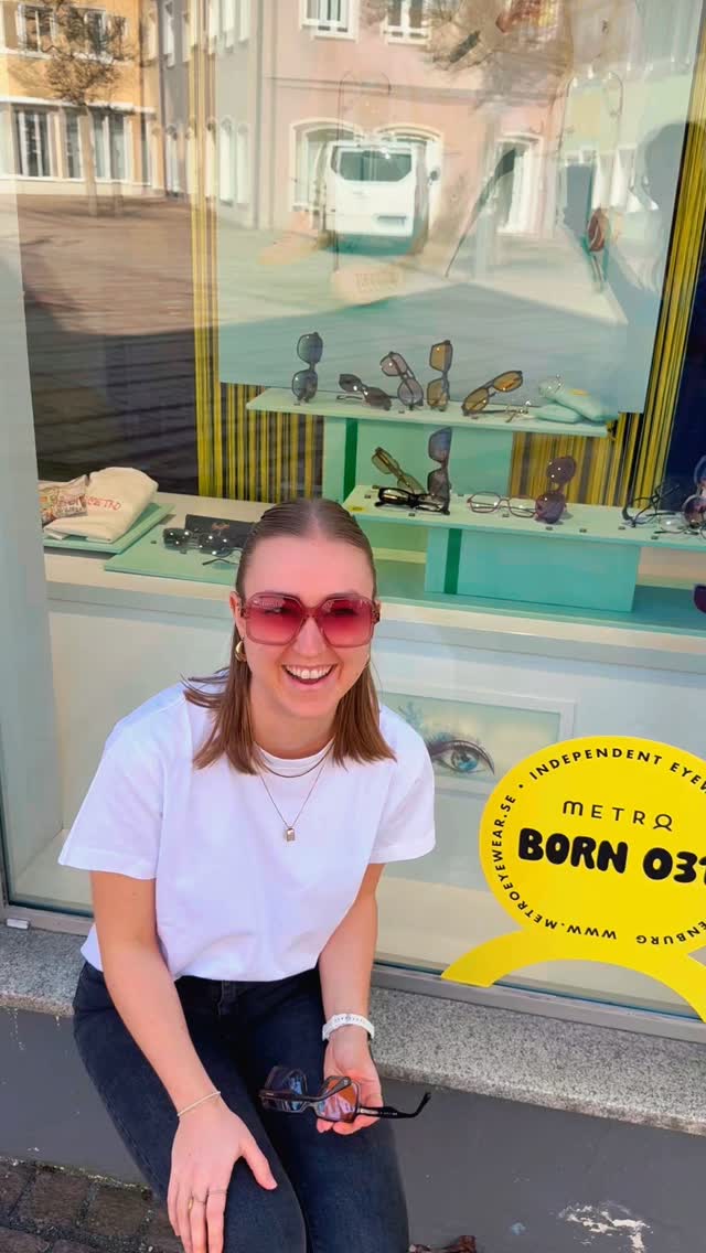 Sonnenbrillen mit farbigen Brillengläsern sind bei uns eingetroffen 🤍
.
@metroeyewear.se @optikaugenblick