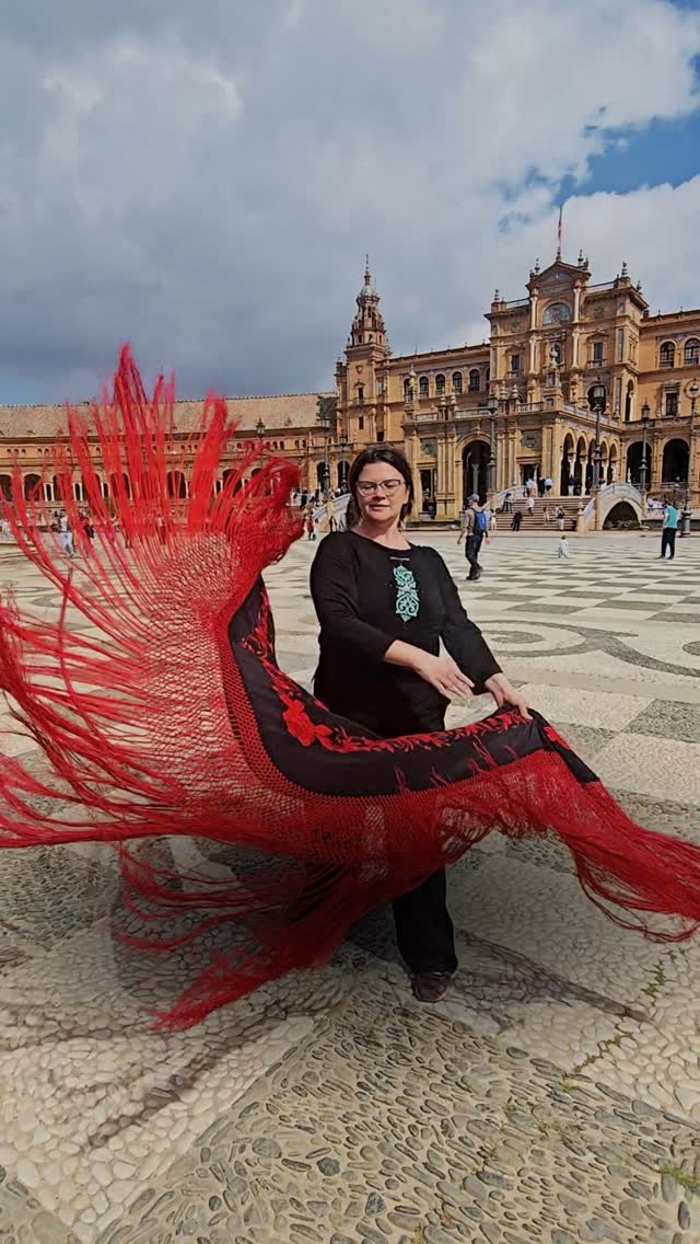 @olplis вернулась из Испании после глубокого и очень насыщенного обучения 💃 с новыми идеями, знаниями и вдохновением, которыми уже совсем скоро начнёт делиться на занятиях!!!
В честь возвращения мы открываем 3 места со скидкой 50% для первых трёх человек, которые запишутся на занятия.
Этой весной начинаем новый этап 🌺🌺🌺 больше танца, больше глубины, больше интересных открытий в движении!
Если вы давно хотели попробовать или вернуться к танцам - это отличный момент начать.
📩 Подробности и запись в директ.