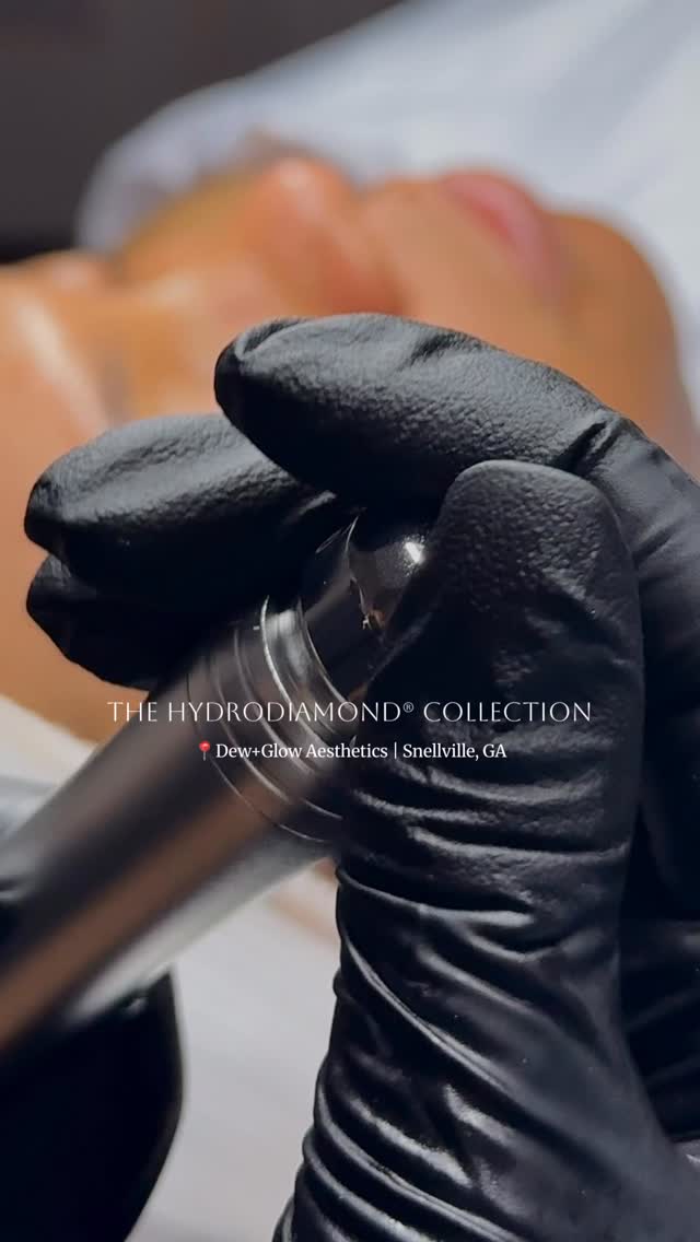 𝗛𝘆𝗱𝗿𝗼𝗗𝗶𝗮𝗺𝗼𝗻𝗱… where microdermabrasion meets Hydrofacial.
Deep exfoliation. Deep pore cleansing. Customized serum infusion. Cryotherapy to seal in hydration.
✨Instant glow.
𝗗𝗲𝘄𝗖𝗼𝗱𝗲 𝗦𝗸𝗶𝗻 𝗜𝗻𝗳𝘂𝘀𝗶𝗼𝗻 (75 𝗺𝗶𝗻𝘀)�HydroDiamond® where microdermabrasion meets Hydrofacial—delivering deep exfoliation, vacuum-assisted pore cleansing, and customized serum infusion to reset hydration and restore glow. Skin is left smoother, clearer, and visibly plumper without heaviness or irritation.
𝗟𝗶𝗳𝘁+𝗙𝗶𝗿𝗺 𝗥𝗲𝗻𝗲𝘄𝗮𝗹 (90 𝗺𝗶𝗻𝘀)�A luxury HydroDiamond® anti-aging facial designed to soften fine lines, boost hydration, and support skin firmness through deep exfoliation, corrective infusion, and advanced lifting modalities like RF, mesotherapy, or lymphatic drainage. The result: lifted, radiant, glow-renewed skin. ✨
🔗Link in bio to book.
…
#hydrofacial #hydrodermabrasion #snellvilleesthetician #luxuryfacial #dewglowskin