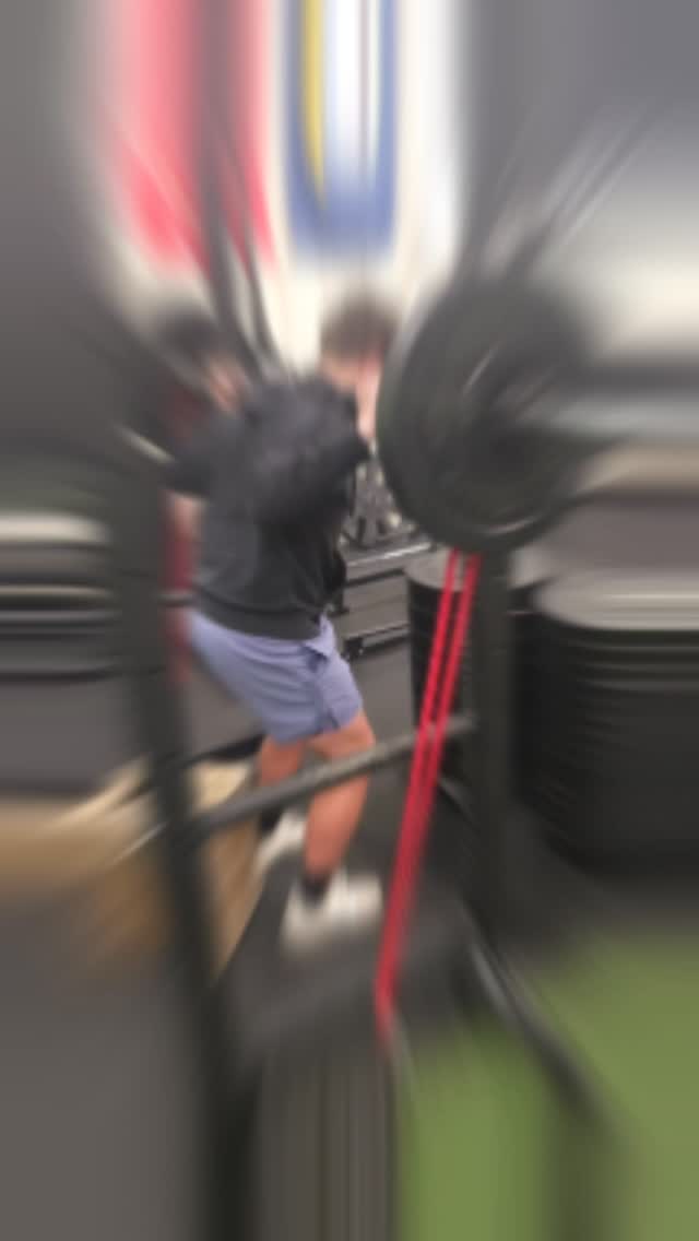 Caiden doing some contrasting work with banded squats and bounding, then accessories of zercher squats with the yoke and banded hammies. 0 excuses, just hard work!
#footballplayer #athlete #tuesday #gymworkout #squats
