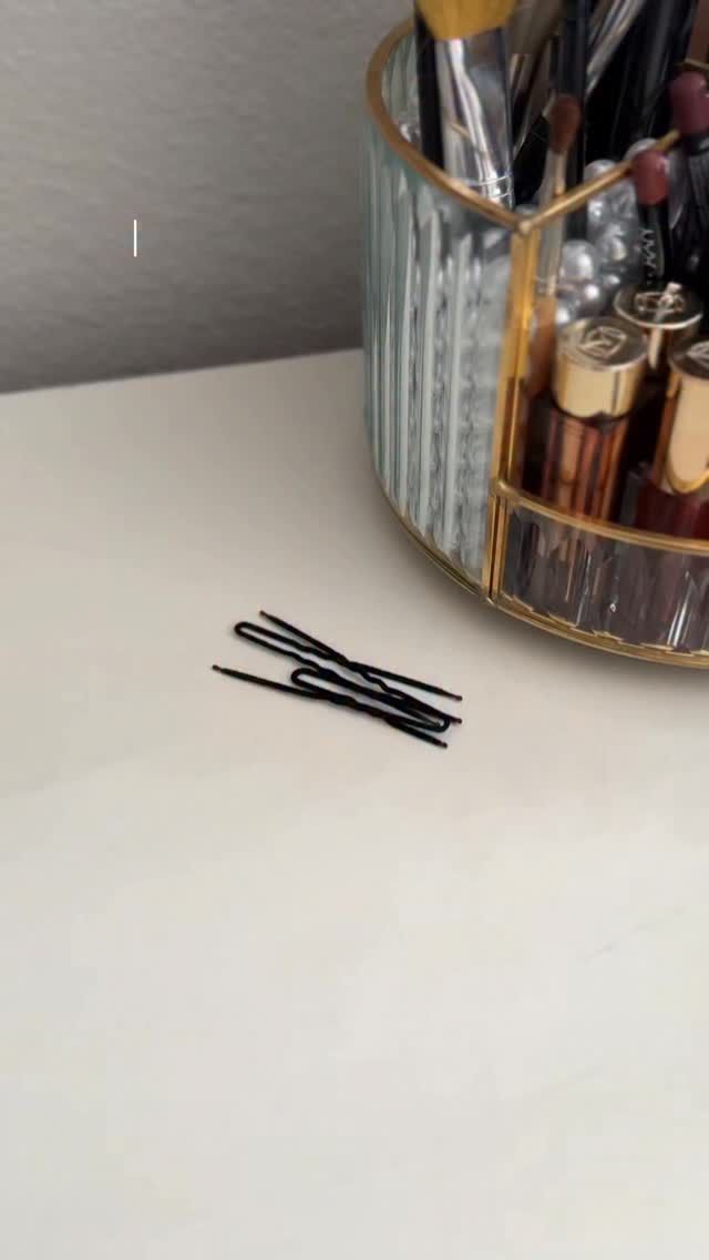 Hairpins and exercise paraphernalia everywhere, always 😆🤷🏻♀️
And the hairpins will always be @frenchieshairpins 😌 AFTERCLASS10 for 10% off your order!
#adultballet #ballet #adultballerina #ballerina #dancer