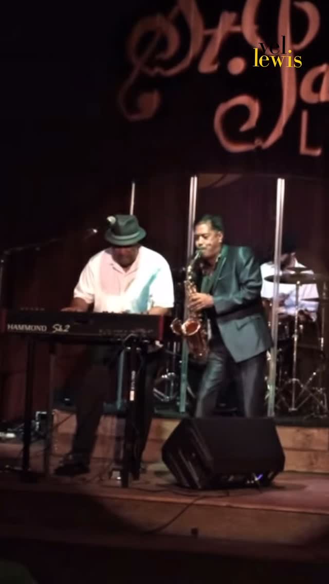 Vel Lewis and Michael Paulo performing “Shake It Down” at St. James Live Jazz Club, Atlanta (2016)
Hammond Organ: Vel Lewis
Sax: Michael Paulo
Guitar: Victor Hodge
Drums: Emrah Kotan
Bass: Chuck Henry
Full video on Vel Lewis Music YouTube channel.
Follow Vel Lewis Music for more!
#VelLewisMusic #jazz #hammondorgan #hamfam #organ #music #shakeitdown #allwoundup #groove #live #performance #atlanta #stjameslivejazzclub #jazzclub