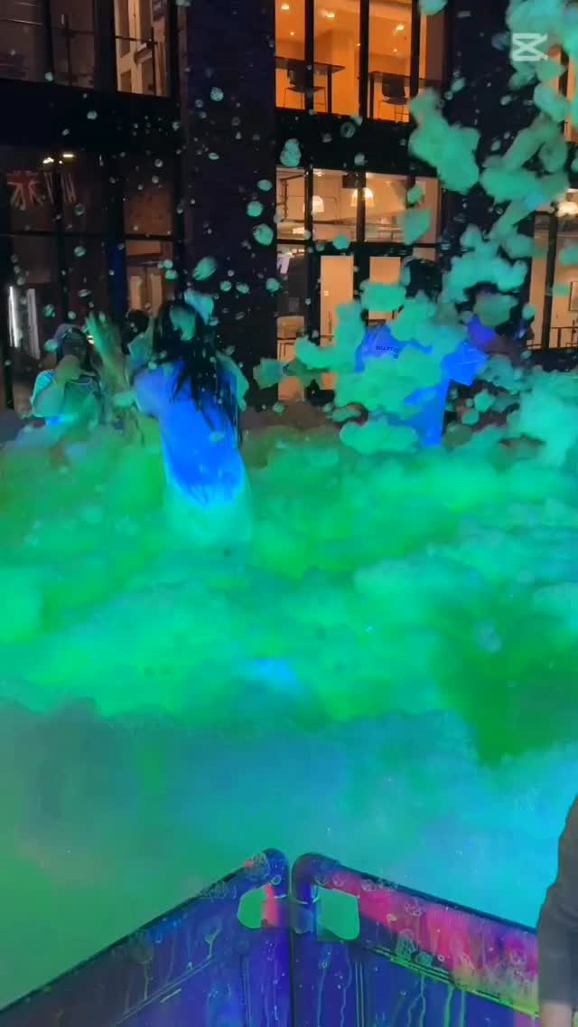 YES its the best thing EVER 🙌💯#foamparty #schoolevents #summervibes☀️ #partyvibes