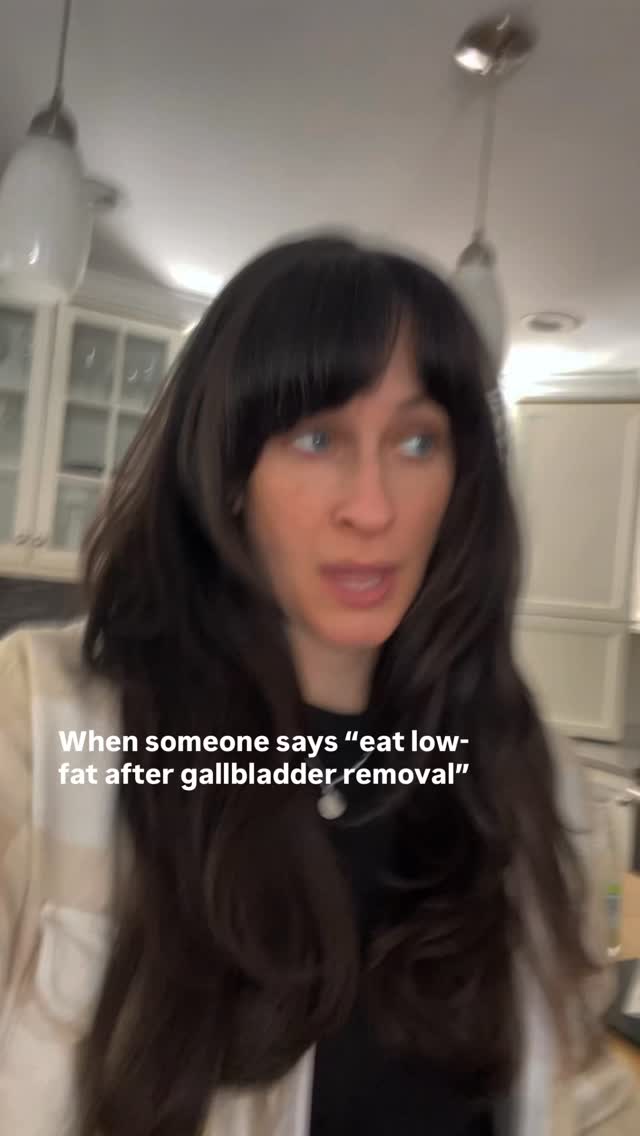 I get where this advice comes from. Right after surgery, lowering fat temporarily can help your body adjust while digestion is healing. This is good!
But it’s a problem when low-fat becomes the long-term strategy.
Your body still needs bile to properly break down fats and absorb important nutrients. And the way your body stimulates bile flow is… by eating fat.
When fat stays too low for too long:
• bile flow becomes sluggish
• digestion can become more unpredictable
• bloating and urgency can stick around
• hormone balance can take a hit
This is why I don’t teach my clients to fear fat after gallbladder removal. Instead, we focus on supporting bile flow, nourishing the body, and rebuilding digestion so your system can actually handle fats again.
I put together a free Gallbladder Gone Guide with:
✨ 3 diet shifts
✨ 3 lifestyle tweaks
✨ 3 supplement tips
So you can finally feel supported after surgery.
Comment GUIDE and I’ll send it your way 🩵
#GallbladderRemoval #BileSupport #BloatingRelief