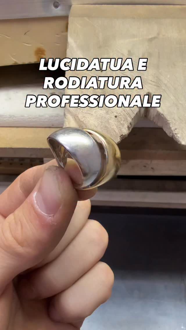 Cosa ne pensi di questa lucidatura e rodiatura professionale su questo anello in oro giallo e bianco?
Lavoro eseguito nel nostro laboratorio.
Riportiamo a nuovo qualsiasi tuo gioiello in oro e argento. Contattaci per ulteriori informazioni o vieni a trovarci in negozio!
#riparazionegioielli #handmade #oro #gioielleria #anello