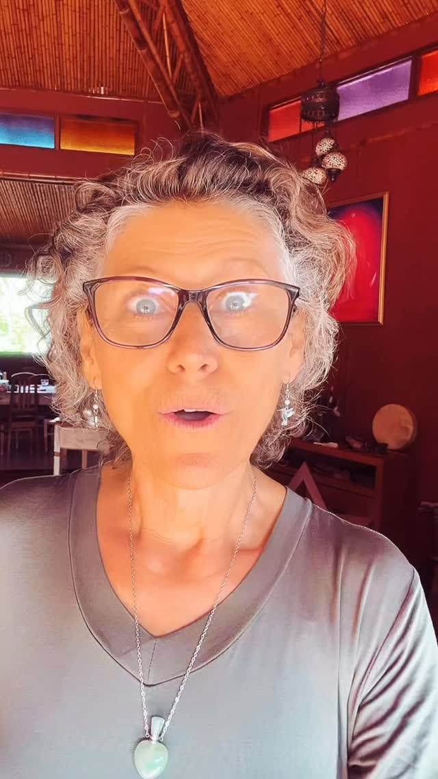 Bem vindos!
Sabemos que a ORAÇÃO TEM PODER. ✨
Quando unimos nossa voz, nossa intenção e nossa frequência, fortalecemos aquilo em que escolhemos focar. Por isso, o convite é para vibrarmos juntos na Paz, na Harmonia, na Justiça, no Amor e na Alegria.
*Vou compartilhar o link do Google Meet às 5h55 da manhã*
A Live começará *às 6h00 da manhã* em ponto.Iremos orar pelo planeta, pela Paz, pela consciência humana, por todos ao nosso redor e por nós mesmos.
As LIVES terão duração entre 20 a 30min.
Por favor, venha com *postura de quem quer realmente estar Presente e orar, de preferência sentados*. Abra sua câmera e participe com Presença!
Juntos fortalecemos a nossa frequência e a da nossa oração! 💙🙏🏻
*PS:* Este movimento *não* está vinculado a nenhuma religião e não tem fins lucrativos.
O Divino no meu coração reconhece e se reverencia ao Divino no seu coração. 💜🙏🏻
Eu Sou aqui
Eu Sou aí
Silvana da Cunha
Cientista Intuitiva, Alquimista,
Consteladora Sistêmica Familiar, Palestrante, Terapeuta Holística,
Fundadora da TQC Cura Quântica®️e do Despertar Quântico da Consciência
www.florescimentocriativo.com
Instagram: @silvanadacunha333