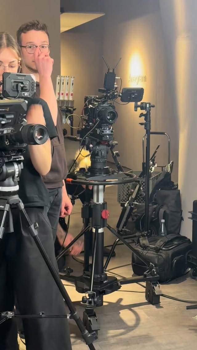 Snapshots from a community that spans the 🌎
Recorded in partnership with @targettiusa and @ledflexgroup
On location at @targetti_lighting at @lightbuildingfrankfurt