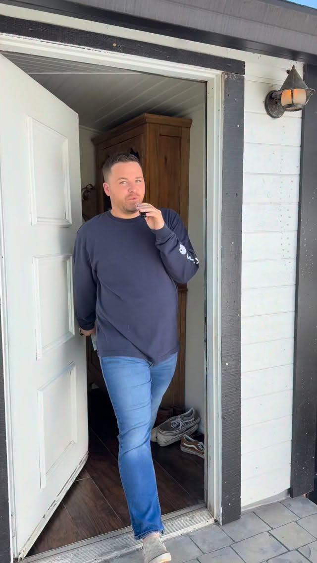 Look, I like bugs. I’m a fan of bugs. Just not bugs in my house. #AD Take care of your problem with @pestie and use code ROBBIEMCMENOMEY10 for a lil something off.