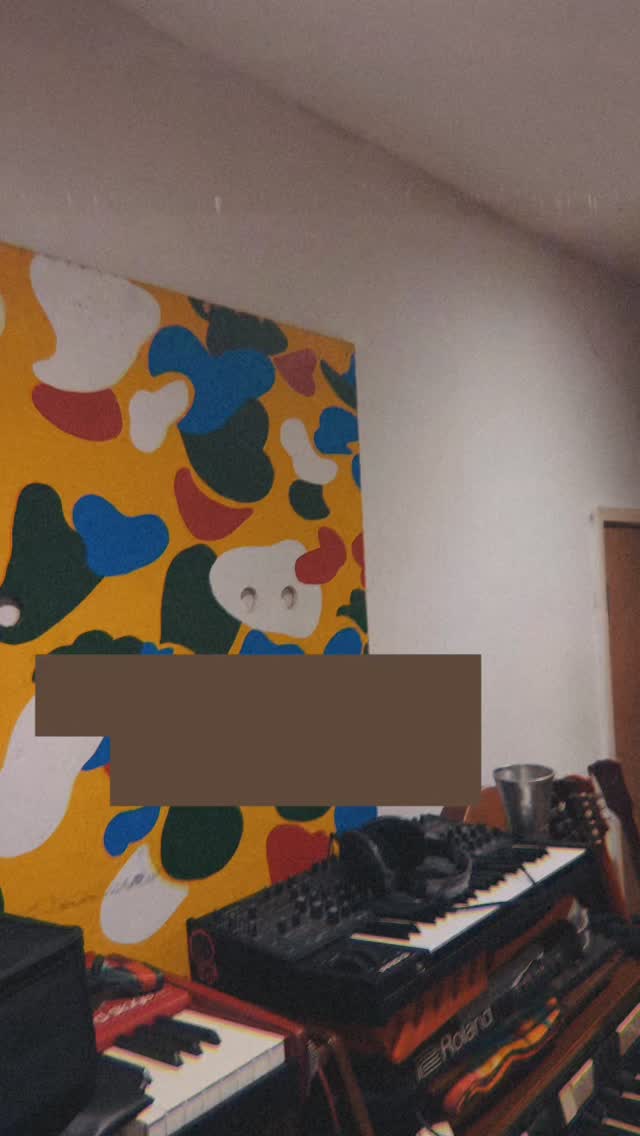 I am currently producing an album for Grammy nominated artist @uksteveedwards here in Sheffield. Today we had the mighty @paolo_mazz_ in with @blakeyman_uk managing the tape and space. "Be brave" and get a vibe with just 3 well placed, well picked and well processed mics - no computers, no loops, no punching in - just one solid take. Old school limitations bringing out the best from all three of our respective skillsets. What a treat. #neosoul #soul #producer #analog #hiphop