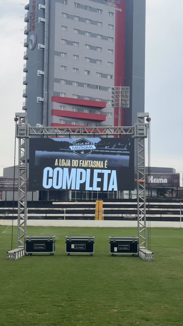 Operário Ferroviário Campeão! ⚫⚪🏆
A emoção tomou conta do Estádio Germano Krüger — a casa do Fantasma — na grande final do Campeonato Paranaense.
Para esse momento histórico, instalamos 02 Painéis de LED de alta definição no estádio, garantindo que todos os torcedores acompanhassem cada detalhe da transmissão da final.
Também levamos sonorização de alta qualidade, proporcionando mais emoção e energia para a torcida vibrar a cada lance.
Tecnologia, estrutura e emoção para valorizar ainda mais esse grande espetáculo do futebol paranaense.
⭐️ Ariel Som e Luzes — Qualidade e tecnologia presentes nos maiores eventos.
📹: @pinat_made