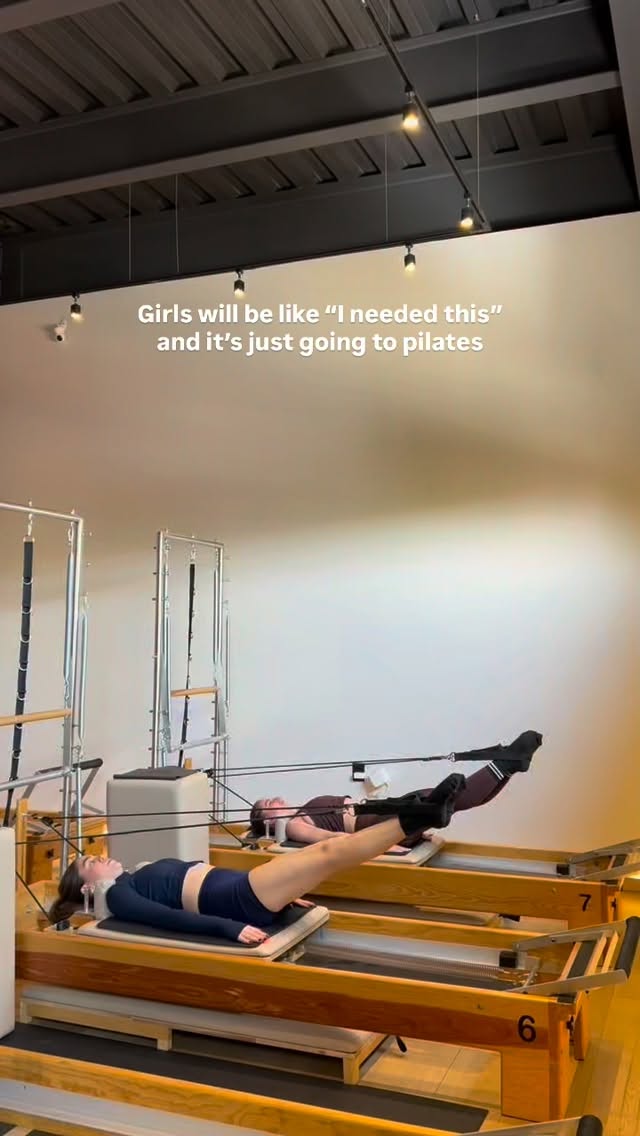 Todos necesitamos nuestra dosis diaria de reset ✨
Pose: corkscrew / sacacorcho
#omstudio #pilatesreformer #mat #workout #studio