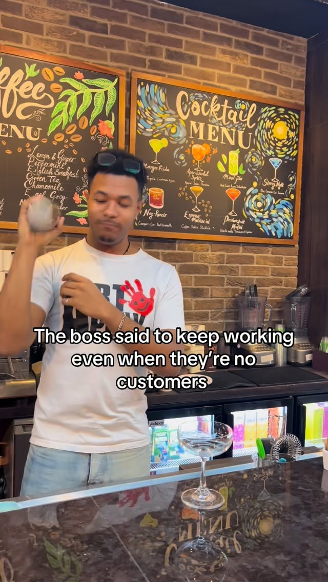 The customers on this day were particularly wonderful! Come in and help us keep the momentum going
#artplaylondon #artstudio #hospitality