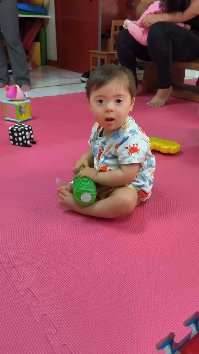 Detrás de cada sonrisa hay un gran esfuerzo, aprendizajes y muchos logros.
En Edudown cada día está lleno de juegos, terapias, descubrimientos y momentos que nos recuerdan todo el potencial que hay en cada niño y niña. 💛
Acompañamos su crecimiento con cariño, respeto y la convicción de que cada paso cuenta y cada avance merece ser celebrado.
¿Cuál es ese pequeño logro que hoy te hizo sonreír? ✨
Te leemos en los comentarios.
#Edudown #Inclusión #SíndromeDeDown #Infancia #EducaciónInclusiva CreciendoJuntos 💛