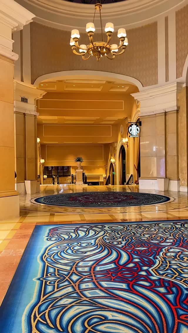 Inside Bellagio and even the shops feel polished. Designer windows, soft lighting, flowers nearby, and that quiet luxury feeling that makes you slow down and browse a little longer. This is one of those easy Las Vegas walks that still feels fancy. Which store we shopping in first?
Grab my FREE Las Vegas Mini Guide using the link in bio. 💫
#Bellagio #LasVegasStrip #VegasShopping #LasVegas #MikeyInTheMixVegas