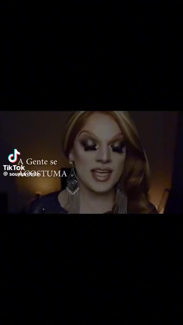 tenho cada dia mais a confirmação de que, quando olhamos pra vida com atenção, fica impossível desver o mundo
acordei com esse poema em mente e quis compartilhar aqui 🫶🏼
poema da marina colasanti, adaptado pela lorelay fox
“a dor da vida: a gente se acostuma”