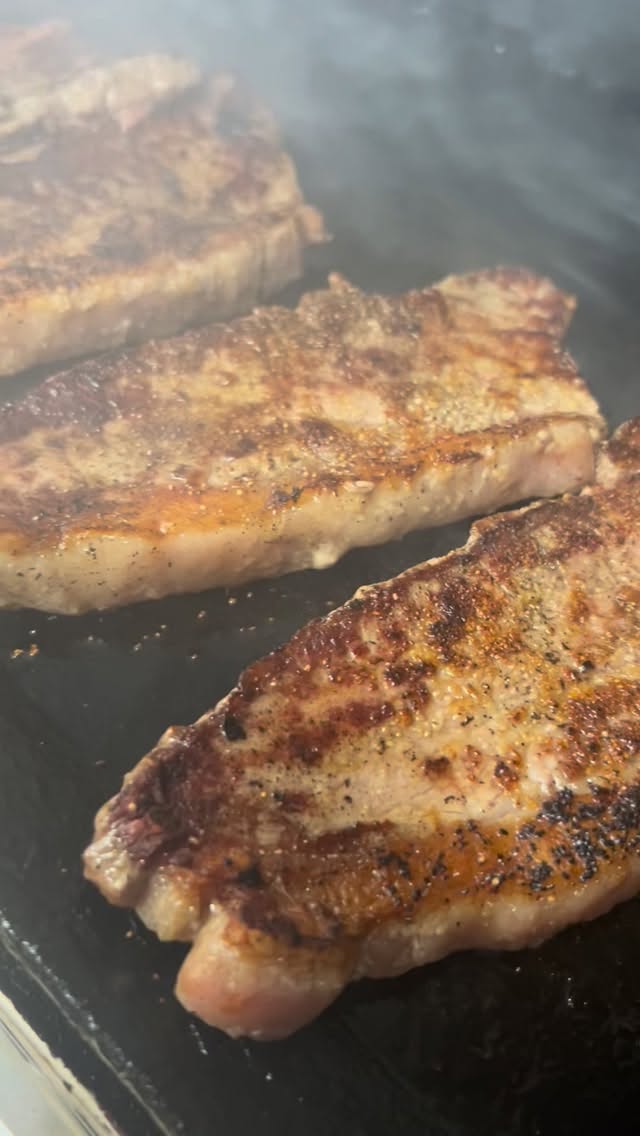 From seared steaks to mouthwatering burgers we got you covered at @hellfirebbqco.
#bbq #food #bbqlovers #chefslife #bbqlife