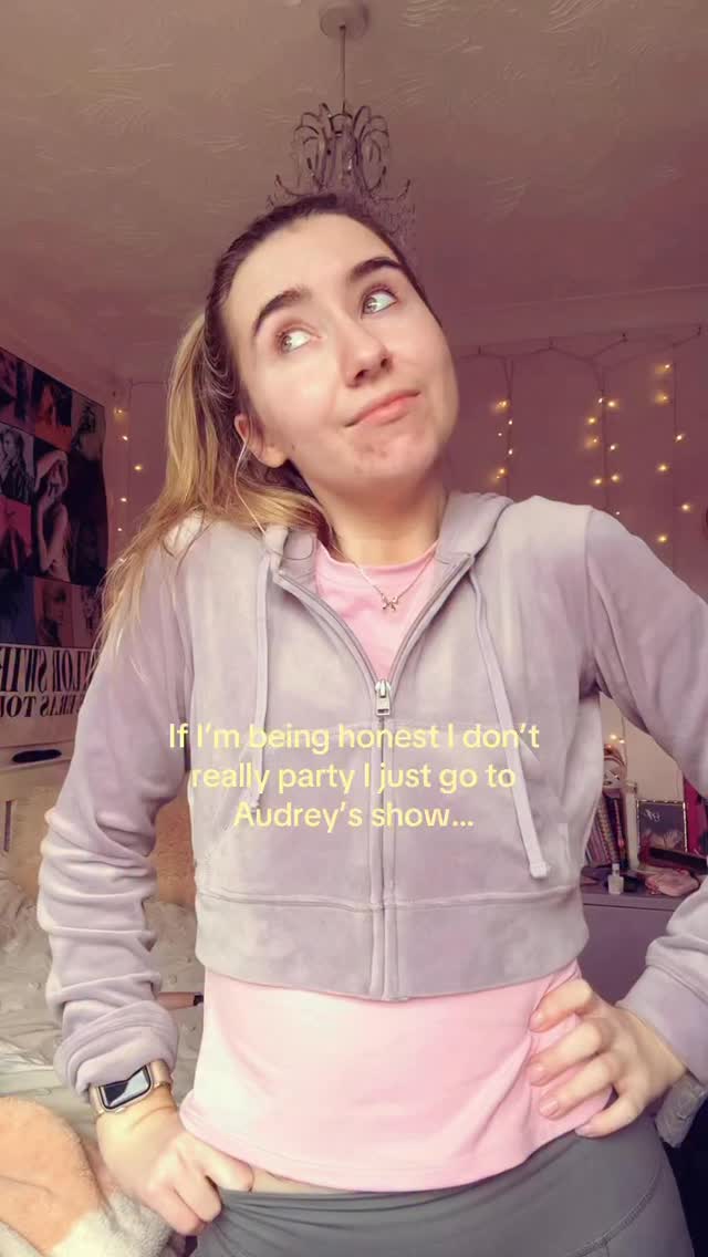 Audrey night 1 YAYYYYY #fangirl #concertoutfit #audreyhobert